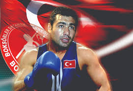 Sıraya yükselmeyi başarırken kemerin kendisinde kalmasını sağladı. Sinan Samil Sam Turkiye Boksorler Dayanisma Dernegi