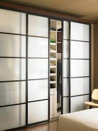 La Porte Coulissante En 43 Variantes Magnifiques Archzine Fr Placard Moderne Porte Armoire Closet Door