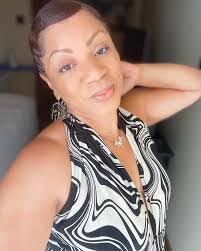 Angela Littrell's Instagram, Twitter & Facebook