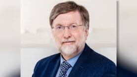 Kelly Linz's Instagram, Twitter & Facebook