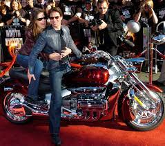 Tom cruise is no stranger to doing his own crazy, dangerous stunts while filming his movies, but the action star may have just raised the stakes. Cruise Controlled Top Gun Movie Delayed Mcn