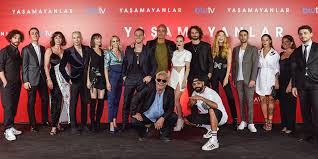 Adliye çıkışında avukatı, ailesi ve sevenleriyle karşılanan efecan şenolsun, gözyaşlarını tutamadı. Oyuncu Elit Iscan Yasayamayanlar Setinde Efecan Senolsun Un Cinsel Saldirisina Ugradim