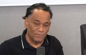 Locutor cuenta como fue asaltado en una tienda de Santo Domingo