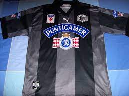Es passt, dass das letzte spiel im selben stadion stattfand wie das erste, in dem er das siegestor erzielte. Sk Sturm Graz Home Maillot De Foot 2001 2002