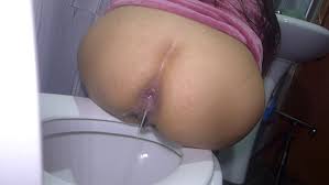 Genç Latin Kızın Götüne Halka Açık Tuvalette Boşalıyor Porno 7DAK farkıyla  izle