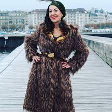 Le style bohème y est très bien représenté avec des jupes longues et des chaussures hippies. Manteau Femme En Fourrure Synthetique Tres Long Poils Manteau D Hiver Manteau Createur Piece Unique Haute Couture Luxe Un Grand Marche