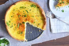 Turn Leftover Rotisserie Chicken Into A Cheesy Brunch Worthy Quiche Recipe Dinner Casserole Recipes Cheesy Brunch Rotisserie Chicken