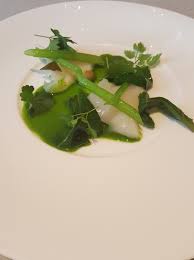 Moéca è il nome che i veneziani hanno dato al granchio verde della specie carcinus maenas che viene catturato quando esso arriva al culmine della fase di muta e sta ricostruendo la corazza,. La Rivincita Del Verde Viaggio Nell Orto Di Enrico Crippa Tacchi E Pentole