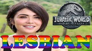Why Zia's Lesbian Reveal Scene was Cut from Jurassic World: Fallen Kingdom  - YouTube
