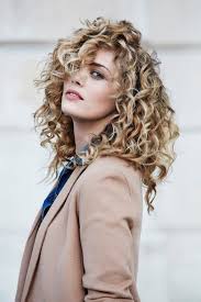 ماذا حدث عندما جربت قص شعري عند خبيرة بالشعر الكيرلي Curly Hair Styles Hair Styles Curly Hair Styles Naturally