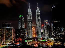 Book a room in the executive twin towers, and the fraser residence kuala lumpur is no ordinary hotel. Night View Of Kl 9gag