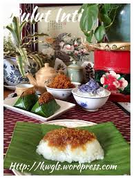 Sedikit inti kelapa pedas dengan udang kering kemudian diletakkan di. Kuih Pulut Inti æ¤°ä¸ç³¯ç±³ç³• Guai Shu Shu