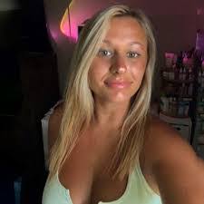 Kayla Leanne's Instagram, Twitter & Facebook