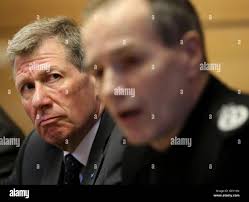 Police chief briefing hi-res stock photography and images