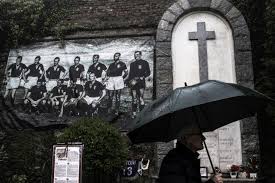 Players of torino fc wore black armbands during a match yesterday to pay their tribute. Son Of English Coach Remembers Grande Torino On 70th Anniversary Of Superga Disaster World Soccer Talk