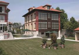 Correcto, las instalaciones de zonas comunes de spa la hacienda de don juan cuentan con dispensadores de gel hidroalcohólico, para asegurar una correcta higiene. Hotel Spa La Hacienda De Don Juan Dormirenbalnearios Com