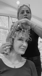 Was ein Friseur-Besuch so alles bewirken kann! 💇‍♀️ Mein Lieblingsfriseur  @intercoiffure_acht hat heute mal wieder bewiesen, warum sie die Besten  sind: Immer neue, geniale Ideen! Dieses Mal haben sie ...