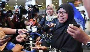 Kuota dasar jemaah haji indonesia yang tertuang dalam mou penyelenggaraan ibadah haji 1441h/2020m masih 221 ribu. Jemaah Haji Terkandas 2019 Dugaan Menimpa Neelofa Rico Rinaldi Antara Bakal Jemaah Haji Yang Terkandas Di Airport Hijabista Kelompok Terbang Atau Kloter Pertama Tiba Di Kota Suci Sebanyak 450 Calon