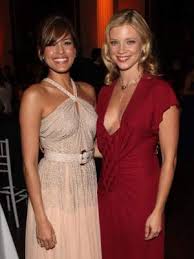 Amy smart was born in topanga canyon, california, to judy, who worked at a museum, and john boden smart, a salesman. Starship Troopers Trailer Amy Smart Video Fanpop