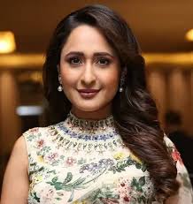 Hairstyles with saree almost any hairstyle will go great with a saree. Saree Hairstyles 50 Stylish Hairstyles To Try On Sarees