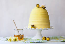 Egal ob jung oder alt, jeder kennt diese kleine. Biene Maja Torte Rezepte Fur Hummelkuchen Und Kuppeltorten