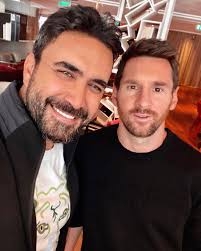 نادر_الاتات يلتقي #ميسي في #باريس @naderalatat . . . #فن #اغاني #جمهور  #اخبار_المشاهير #المشاهير #العالم_العربي #موسيقى #أغاني_أغاني