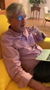 Hoje, 14 de maio, é dia de grande luz. Nasceu Benjamin Souza Veloso,  primeiro filho de Tom Veloso e de Jasmine, primeiro neto de Paula Lavigne.  Como eu e todos os meus irmãos, #Benjamim nasceu em ...