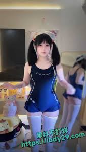 黑料吃瓜不打烊- 抖音B站萝莉系网红番茄u呜呜梅被爆在外网做福利姬调教男粉丝美足狂踢裆部-