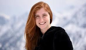 La conduttrice de la vita in diretta lorella è sugli spalti assieme all'altra figlia, sara, a fare il tifo ma all'improvviso la sua espressione sul volto cambia. Chi E Chiara Capitta La Figlia Di Lorella Cuccarini E Silvio Capitta