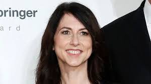 Stephanie Collie's Instagram, Twitter & Facebook