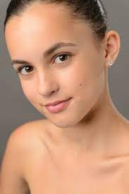 Teenage Mädchen nackte Schultern Haut pflege - Lizenzfreies Bild #11938745  | Bildagentur PantherMedia