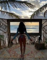 Eda taşpınar'ın babası teoman taşpınar, moda deniz kulübü'nün başkanıdır. Eda Taspinar Shook Social Media With Her Bikini Pose It Was Showered With Appreciation