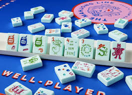 Descubre los 32 juegos de mesa como: Tres Mujeres Blancas Borraron 200 Anos De Cultura China Con Sus Juegos De Neon Mahjong De 425