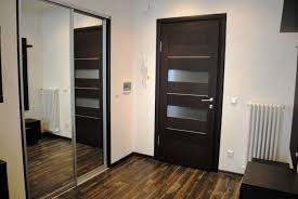 Mesala müşterilerimizden bazılarından gelen sorular ben kiracıyım ucuz olsun, kapının içi boşmu veya içinde kağıt varmı veya ne kadar ömürlü, en iyisi hangisi gibi bir takım sorular alıyoruz. En Iyi Ic Kapi Hangisidir Nasil Ve Hangi Ic Kapilar Secilmeli Kalite Icin Ic Kapilar Nasil Secilir