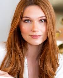 Laurel Norton's Instagram, Twitter & Facebook