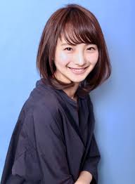 30 40代似合う髪型 丸顔 オフィス 髪型 ヘアスタイル ヘアカタログ ビューティーナビ 髪型 丸顔 ミディアムロング 髪型