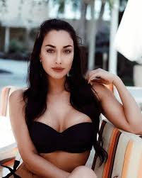 Sadaf Taherian - Free pics, galleries & more at Babepedia