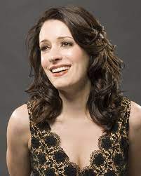 She was first recognized for her recurring role as kathy on the fourth season of the nbc sitcom friends. Paget Brewster Lezwatch Tv
