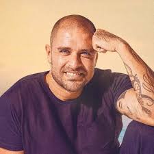 Diogo nogueira on wn network delivers the latest videos and editable pages for news & events, including entertainment, music, sports diogo nogueira (born rio de janeiro, 1981) is a singer and songwriter from brazil. Diogo Nogueira Biography Age Height Wife Net Worth Family