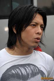 Kamu perlu memperhatikan model rambut seperti apa yang sesuai dengan bentuk wajah kamu. 12 Gaya Rambut Rentan Bully Yang Sebaiknya Dihindari Para Cowok