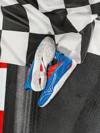 Select, adidas, hummel, kermpa, salming en erima discounts up to 60%.handballshop.com has a wide range of different handballs. Handball Store Online Handball Specialist