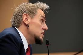 Eloy Mora denuncia llamada de Figueres para imponer silencio sobre 'salto  al vacío'