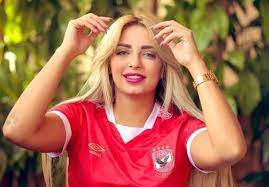 قبل أيام كشفت الإعلامية مي حلمي عن ارتباطها العاطفي مجددًا ونشرت عدة صور عبر خاصية القصص المصورة لحسابها على «إنستجرام» كشفت خلالها عن اقتراب موعد زواجها وكتبت: Bsqch0981knpcm