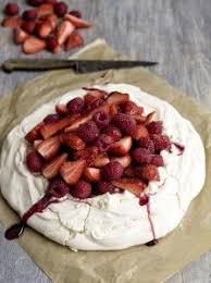 My Mum S Pavlova By Lisa Faulkner Pavlova Recipe Lisa Faulkner Pavlova