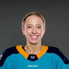 LA VOIE QUÉBÉCOISE Qu'ont en commun Jade Downie-Landry, Catherine Dubois et  Emmy Fecteau ? Un : les trois évoluent dans la LPHF. Deux : les trois ont  gradué d'universités québécoises. Downie-Landry (McGill),