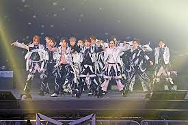 Mirror舉行入行兩年半第二個演唱會，一連六場「mirror one & all live 2021」正式揭幕。 mirror以快歌出場。 1.黑白王子炸爆舞台 mirror12子以黑銀戰士造型跳唱〈asap〉揭開演唱會序幕，全場觀眾已馬上興奮得全場企起身，瘋狂尖叫. Oxpbuzul0h8wvm