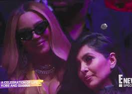 Beginning her career as a teenager, bryant. Beyonce Suss Komfort Vanessa Bryant Gedruckt Halten Auf Den Arm In Kobe Und Gianna S Memorial Service Aktuelle Boulevard Nachrichten Und Fotogalerien Zu Stars Sternchen