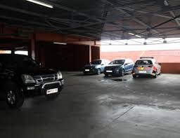 Parking maps and rates, ground transportation, handicap parking. Local Police Rescue Man From Boot Outside Hawks Office Lowvelder