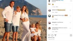 Since their engagement, the two have attracted the attention of gossip enthusiasts, fans and fans by having fun with their spontaneity and sympathy. Kumpulan Berita Ilary Blasi Pernah Hampir Cerai Karena Kucing Istri Francesco Totti Kini Beli Kambing
