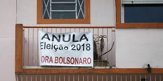 Ontem, seguindo sua campanha eleitoral pelo fora bolsonaro e pela candidatura de lula em 2022, o partido da causa operária lançou mais um adesivo que, nos próximos dias, será enviado para os. Apos Ameaca De Multa Moradora Retira Faixa Contra Bolsonaro Mas Promete Leva La Para Outras Sacadas Gzh